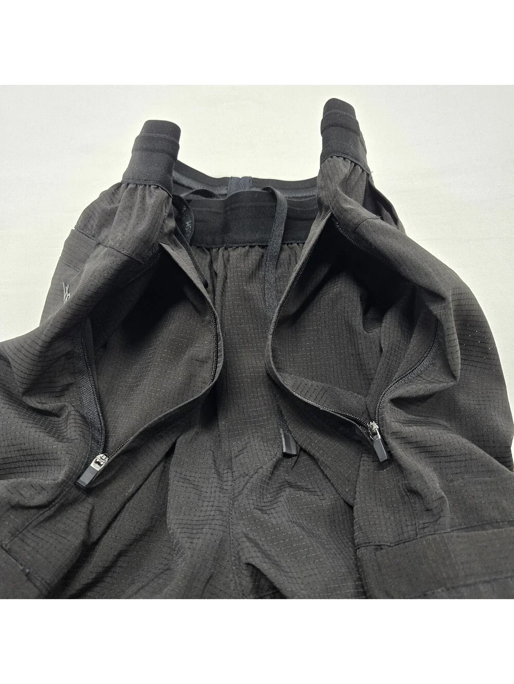 Mens MEDIUM Vanquish Utility Active Pants Black Hybrid Performance Cargo Pockets